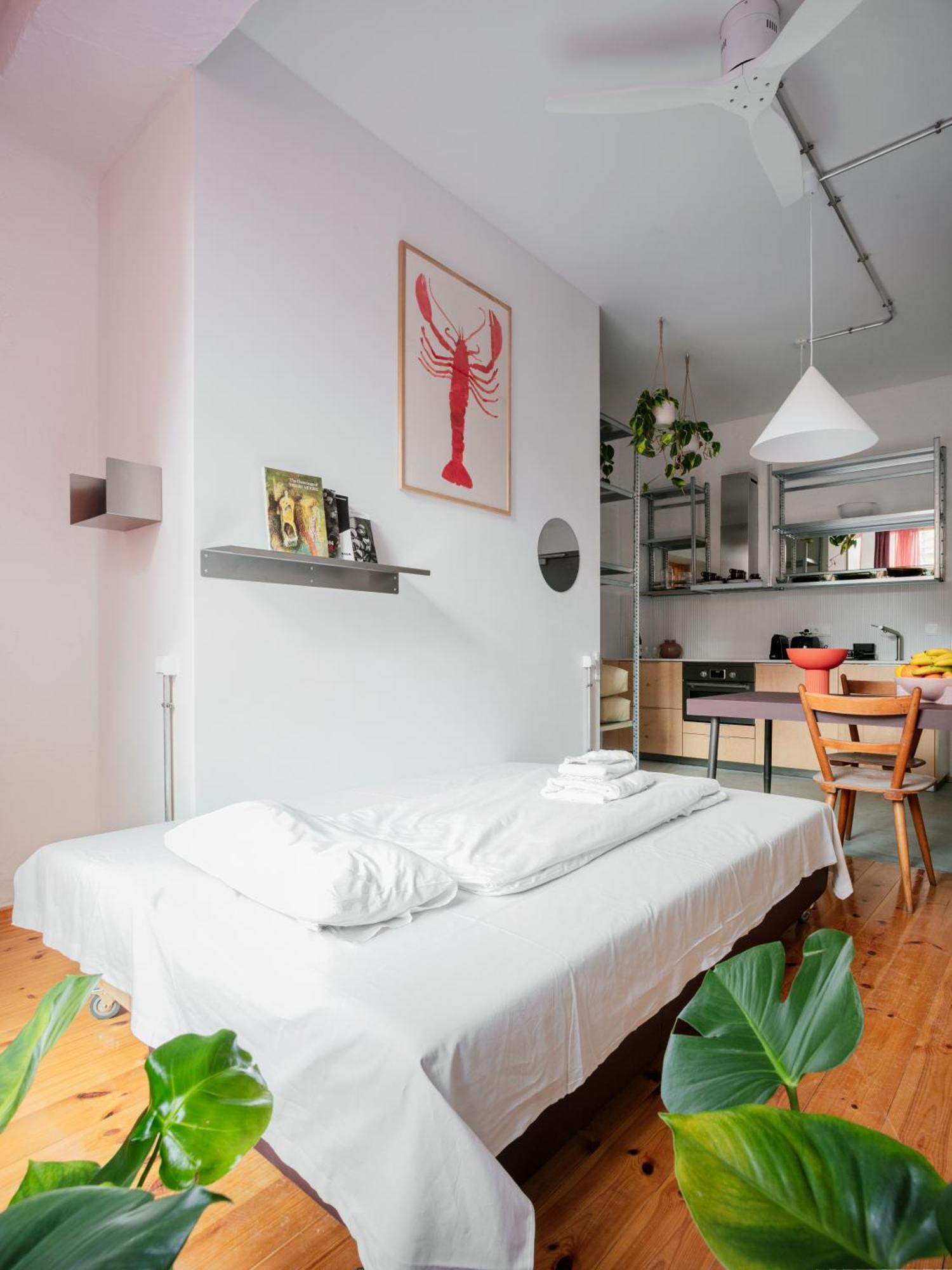 Flattering Aparthotel *